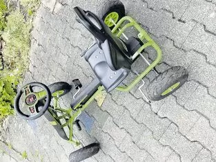11252433_10_1 Ferbedo Go AR 8G, schwarz/grün, mit Soundlenkrad und Luftbereifung, für Kinder von 5 - 11 Jahren. Guter Zustand, wenig benutzt.