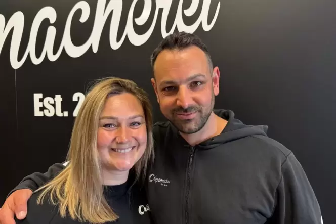 Haben 2020 gemeinsam die »Crêpemacherei« gegründet: die Speyerer Yasmin und Christian Collet.