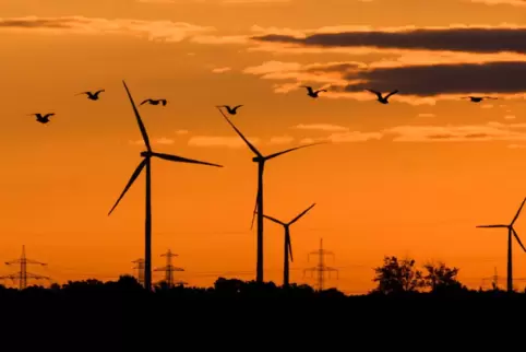 Dank des weltweiten Booms beim Ausbau von Erneuerbaren, gerade von Windkraft- und Solaranlagen, ist das bisherige Worst-Case-Sze