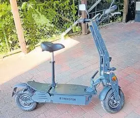 neu und unbenutzt, zusammenklappbar, Reichweite 45 - 50 km, Höchstgeschwindigkeit 45 km/h, 1100€ VHB