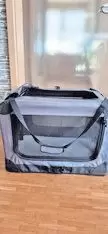 Farbe: grau/schwarz. Größe S: 66L x 46B x 46H cm, weiche Seiten, faltbar, 4-türig, Reißverschluss mit Aufrollgurten, inkl. weich
