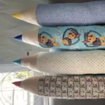 Bleistiftkissen als Geschenk. Länge ca, 70 cm. Baumwolle mit Füllung voll waschbar. Auf Wunsch auch mit Name des Kindes. Auch an