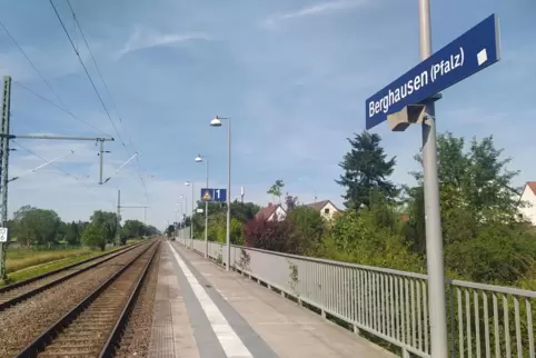 Die Seniorin stieg am Bahnhaltepunkt in Berghausen aus, weil sie verpasst hatte, in Speyer den Zug zu verlassen.