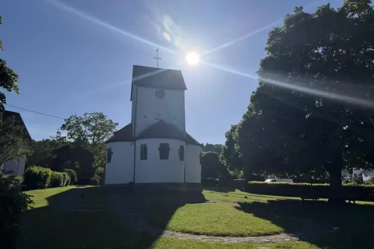 Die evangelische Kirche von B&ouml;ckweiler, Deutschlands Kirche des Jahres 2020, steht auf Geb&auml;uderesten aus der R&ouml;merzeit.