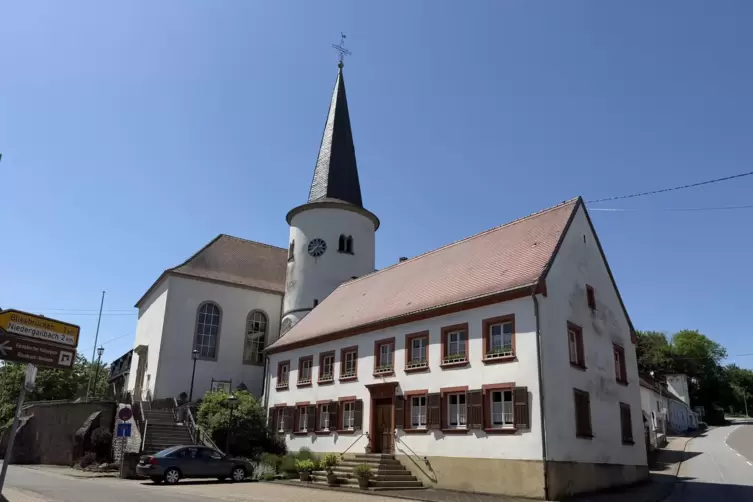 Renoviertes Ensemble in der Dorfmitte des Weindorfes Reinheim.