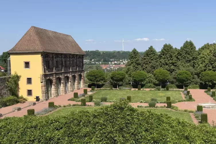 Zur Radtour durch den Bliesgau kann man von Homburg/Saar oder von Blieskastel aus starten. Hier die Orangerie von Blieskastel.