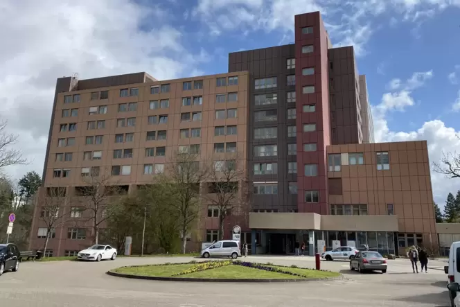 Das Krankenhaus Pirmasens wurde von Dienstleister Unimed immer noch nicht informiert, wie viele Patienten von dem Datenklau betr Das Krankenhaus Pirmasens wurde von Dienstleister Unimed immer noch nicht informiert, wie viele Patienten von dem Datenklau betr
