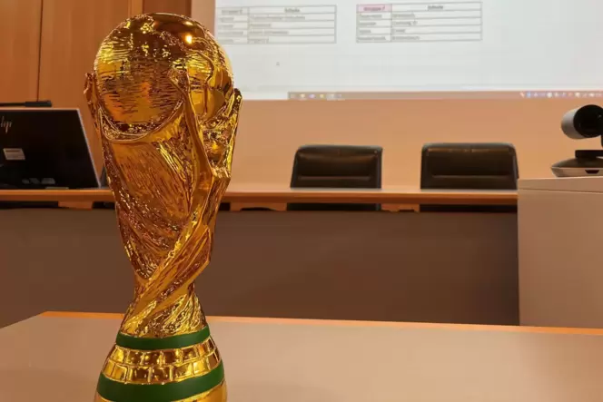 Das Objekt der Begierde: Die Trophäe für die siegreiche Mannschaft der Zweibrücker Mini-Weltmeisterschaft der Grundschüler ähnel