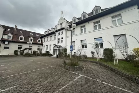 Maria Rosenberg: Das Stifterhaus sowie der Zwischenbau zur Kirche sollen saniert werden. 