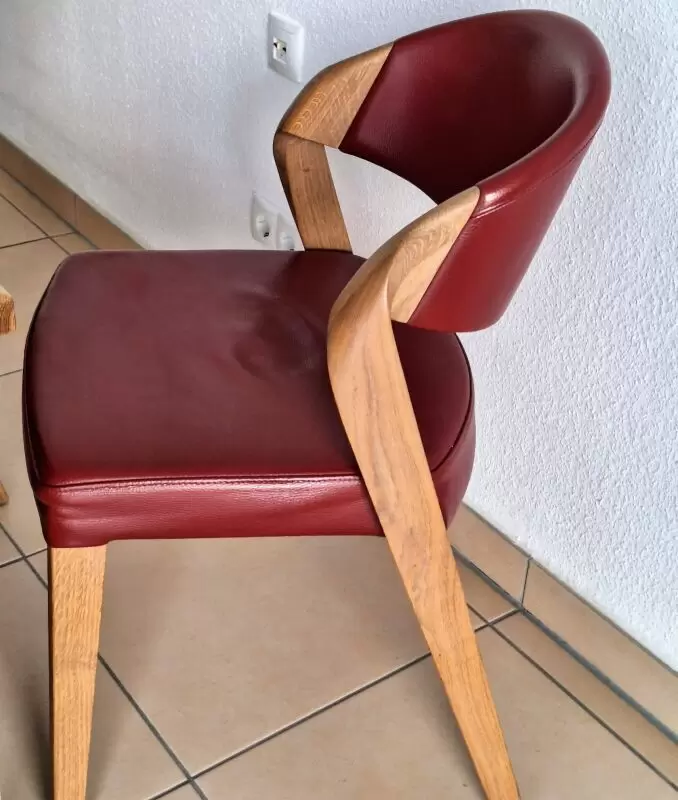 11253338_10_1 Voglauer Valpin, Polsterstuhl Echtleder rot, Gestell Eiche, stapelbar, guter Erhaltungszustand, zusammen 200 Euro, Abholung DÜW