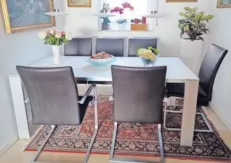 11253414_10_1 Verkaufe Hülsta Tisch ET 1000 Tischplatte Optiwhite-Glas weiß , Fußgestell aluminuium, LxBxh190x94x75cm. 4 Stühle D2-16 Leder ch