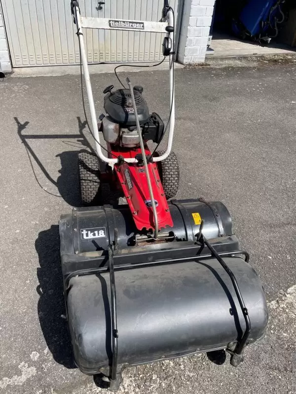 11253404_10_1 inkl. Schneeschild und Auffangbehälter für Kehrricht, Honda GCV135 Viertakt-Einzylinder-Motor mit 3,4 kw, 4,6 PS, Gewicht 65 kg,
