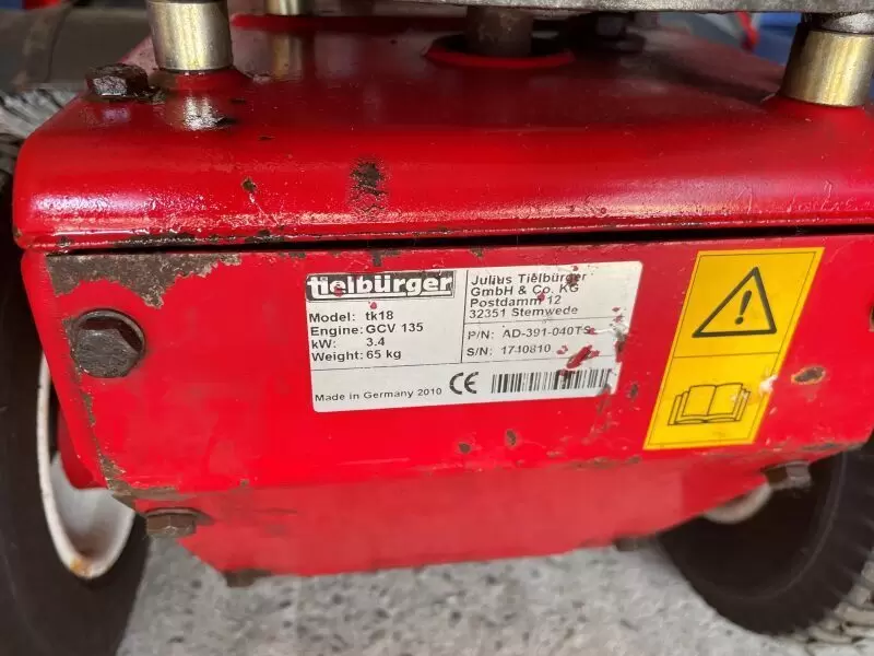 11253404_10_1 inkl. Schneeschild und Auffangbehälter für Kehrricht, Honda GCV135 Viertakt-Einzylinder-Motor mit 3,4 kw, 4,6 PS, Gewicht 65 kg,