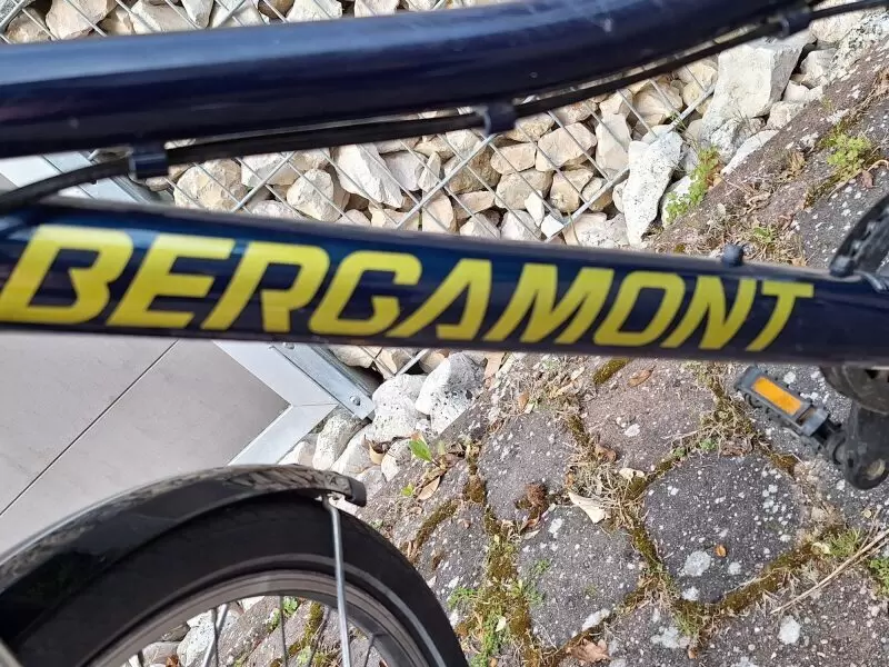 Modell ATB 24 Zoll Boy Dunkelblau, Gepäckträger, 7 Gänge, Doppelte Handbremse, Nabendynamo, Zahlenschloss, Gepäckkorb, gekauft 2