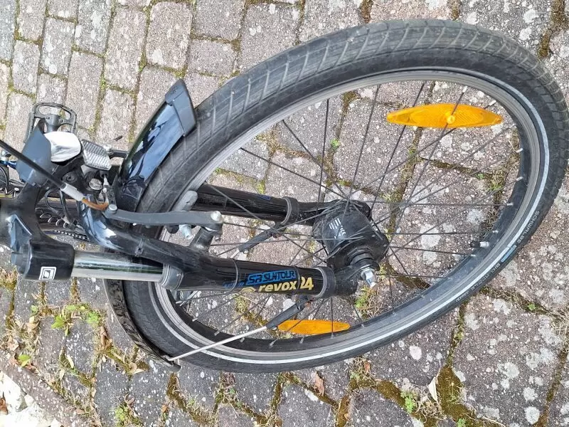 Modell ATB 24 Zoll Boy Dunkelblau, Gepäckträger, 7 Gänge, Doppelte Handbremse, Nabendynamo, Zahlenschloss, Gepäckkorb, gekauft 2