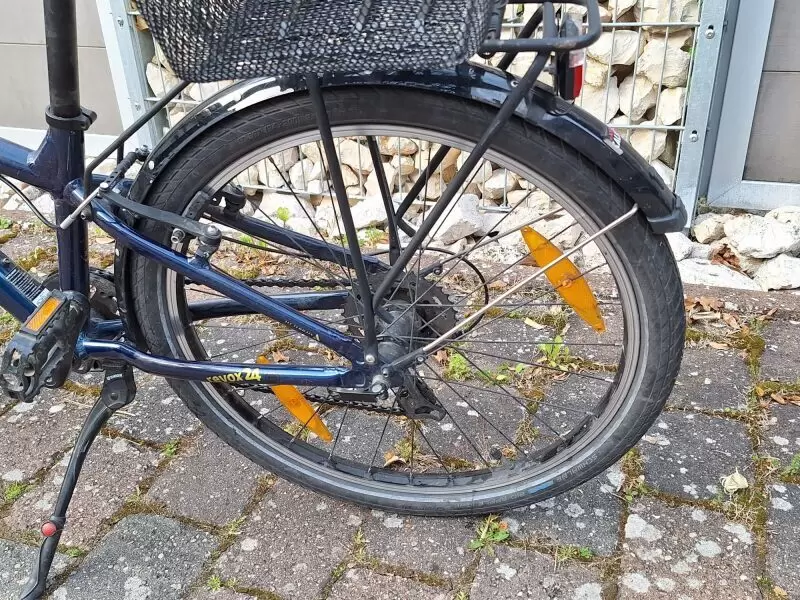Modell ATB 24 Zoll Boy Dunkelblau, Gepäckträger, 7 Gänge, Doppelte Handbremse, Nabendynamo, Zahlenschloss, Gepäckkorb, gekauft 2
