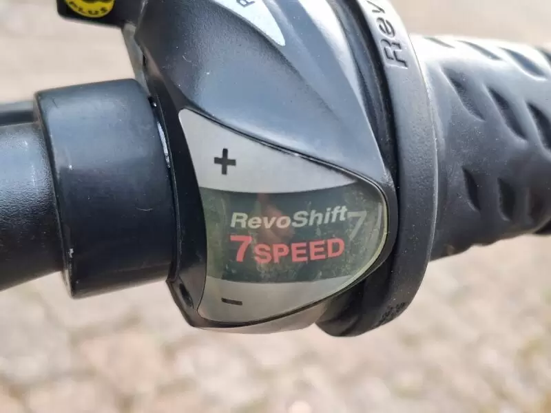 Modell ATB 24 Zoll Boy Dunkelblau, Gepäckträger, 7 Gänge, Doppelte Handbremse, Nabendynamo, Zahlenschloss, Gepäckkorb, gekauft 2