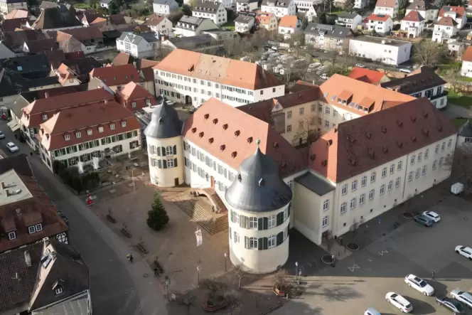 In der Verbandsgemeindeverwaltung im Schloss Bad Bergzabern bezieht bald eine neuer Beigeordneter sein Büro.