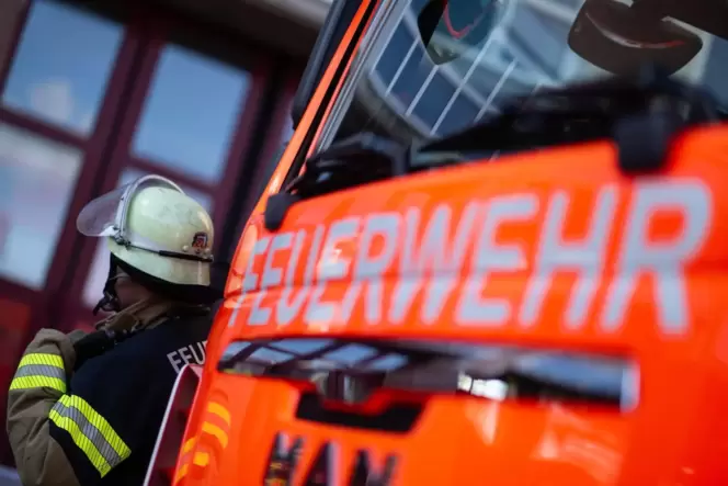 Gegen 17.30 Uhr war der Einsatz für die neun Feuerwehrkräfte, die mit einem Fahrzeug vor Ort waren, beendet.
