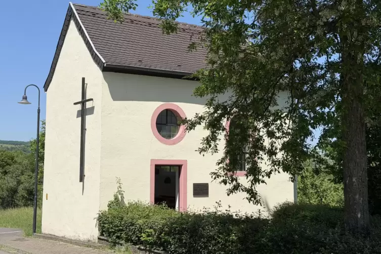 In Niedergailbach kreuzen sich einige Rad- und Wanderwege bei dieser Kapelle mit Madonna von Stalingrad. 