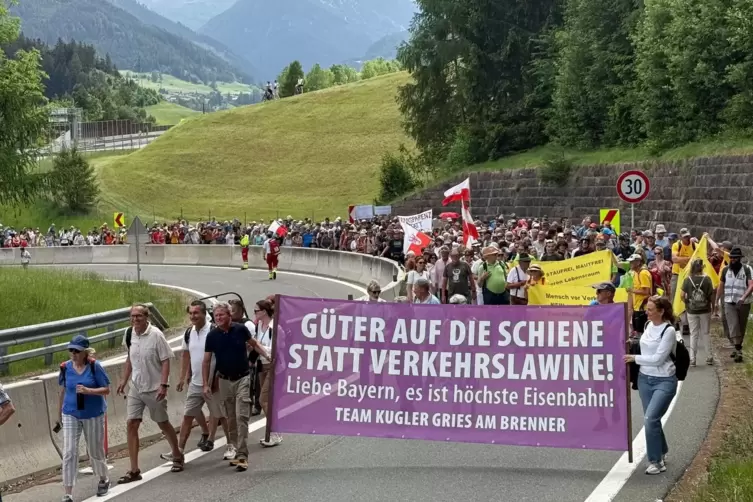 Demonstration und Totalsperre auf Brennerautobahn