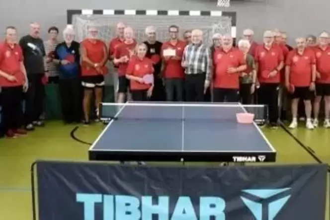 Spendenübergabe an die Ping-Pong-Parkinson-Gruppe.