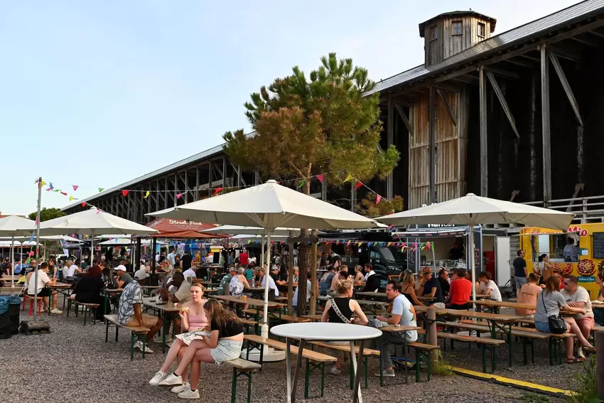 Rundkurs an der Saline: 30 Foodtrucks sowie Essens- und Getränkestände waren zu entdecken.