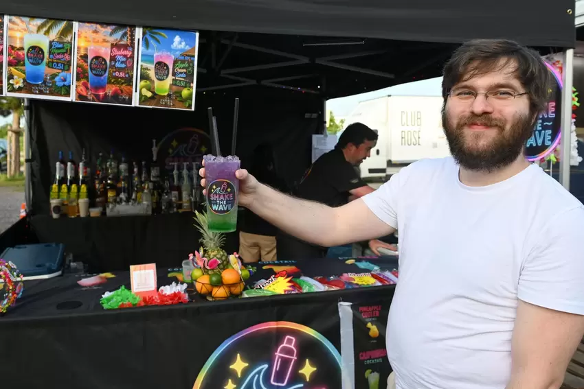 Wohl bekomm’s: Julius gönnt sich einen Shake the Wave (Apple Cream Soda).