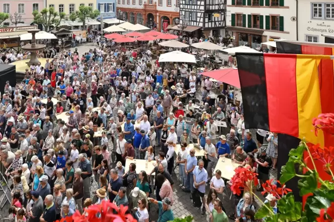 Richtig viel los: Der Marktplatz während der Festeröffnung.