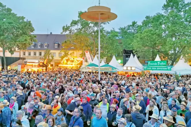 Zum Strohhutfest in Frankenthal werden rund 250.000 Besucher erwartet.