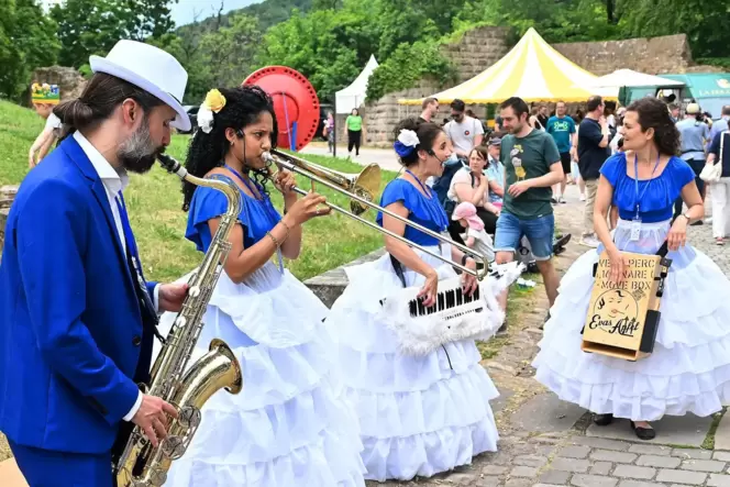 Die Band »Evas Apfel« auf dem Schloss.