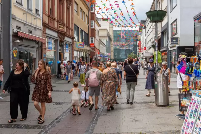Die Besucher waren in Flanierlaune, wie hier in der Fackelstraße.