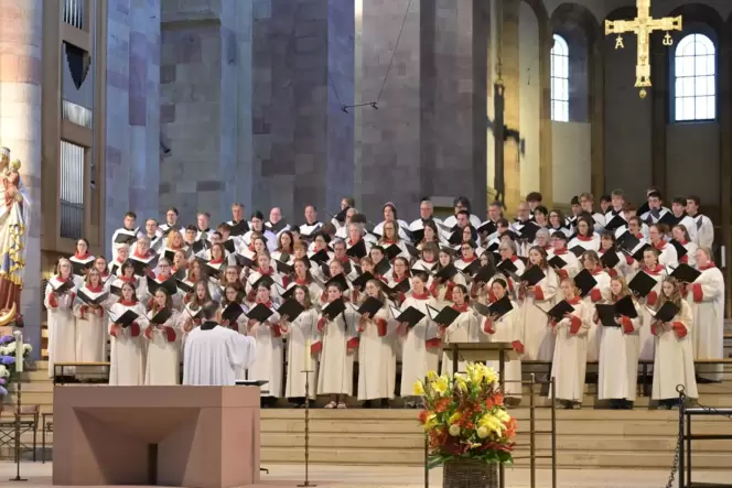 KathedralJugendChor und Domchor am frühen Abend.