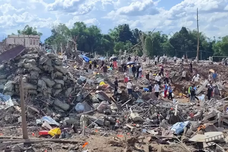 Nach Explosion von Munitionslager in Myanmar