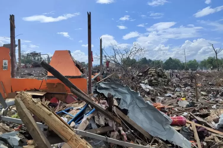 Nach Explosion von Munitionslager in Myanmar
