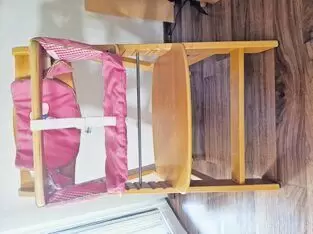 Es handelt sich um einen Kinderhochstuhl von Hauck. Sehr guter Zustand.