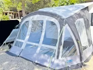 11253511_10_1 Sehr gepflegtes Luft Teilvorzelt von Kampa (Fiesta Air Pro 350) abzugeben. Die Luftschläuche sind dicht und alle Reisverschlüsse