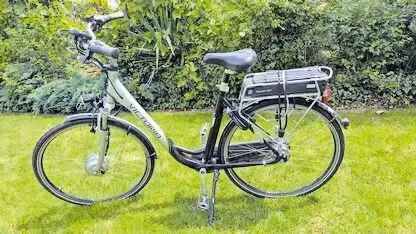 3 Leistungsstufen, sowie Speed-Taste, 8 Gänge, Reichweite bei Stufe 1 ca. 100 km, Vorder- und Hinterradbremse am Lenker und Rück