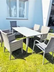 Gartentisch, 160x80, mit Glasplatte, -4-passende Stühle und -2- sep. stapelbare Rattanstühle. Privatverkauf, nur an Abholer, 670
