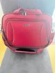 11253524_10_1 Koffer, Businesstasche mit Laptop-Tasche Abmessung ca. 30 cm x 42 cm x 9 cm Zustand: neu ab 9.00 Uhr Preis: VHS 19,— Euro