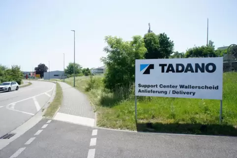 Die Grünfläche rechts der Europa-Allee hinter dem Tadano-Schild soll mit einem Gewerbebetrieb bebaut werden. 