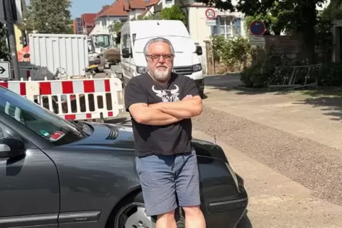 Der Insheimer Klaus Bünning fühlt sich aufgrund von gesperrten Straßen in seiner Heimatgemeinde eingekesselt. 