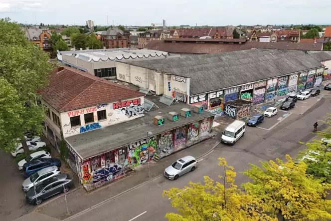 Die Straße Am Großmarkt (vorne) soll umgebaut werden. Die Firma Gummi Mayer möchte anstelle ihrer Hallen Wohnungen bauen. 80 Pro