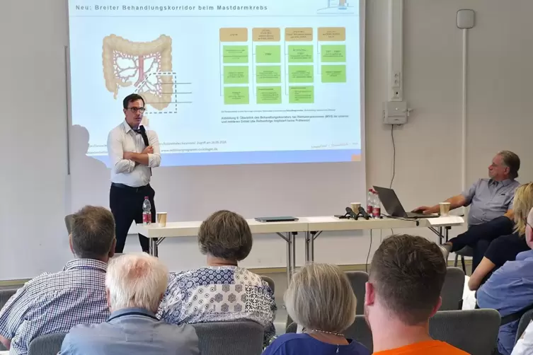 Chefarzt Peter Gassmann, Chirurg am Krankenhaus Pirmasens, Spricht beim Pirmasenser Krebstag zu neuen Verfahren bei Darmkrebsope