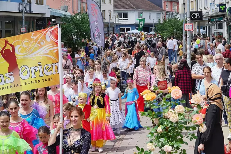 Die farbenfrohe Parade gilt als Höhepunkt des Zweibrücker Kindertages. 