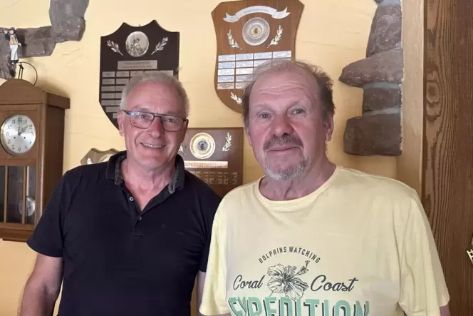 Bernd Altmayer (links) und Wolfgang Maffenbeier kennen sich mit den Gewässern rund um Speyer aus.