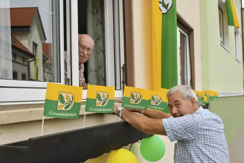 Viele hatten ihre Häuser geschmückt.