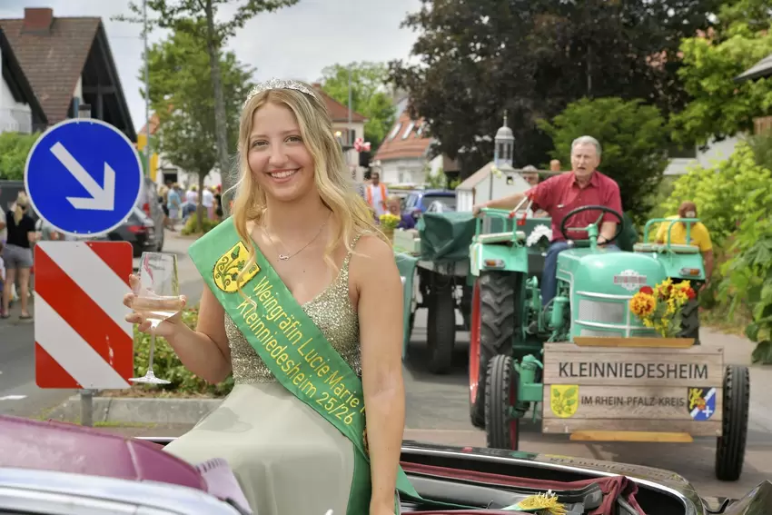 Kerwe in Großniedesheim: Der Umzug rollte wieder durch die Straßen.
