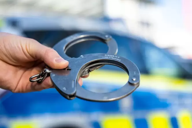 18-Jähriger mit Messer verletzt - Vater in U-Haft