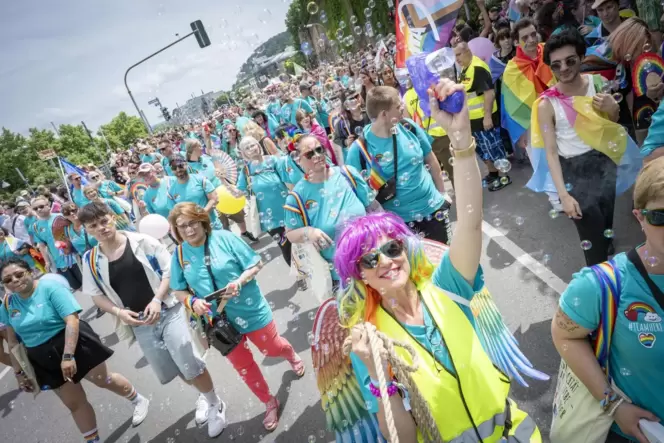 80.000 Menschen waren beim CSD in Saarbrücken am Wochenende, schätzt die Polizei.